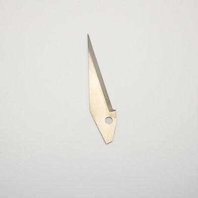 Заказной твердосплавный треугольный нож с одним отверстием для позиционирования для резки пленочных материалов в промышленных машинах